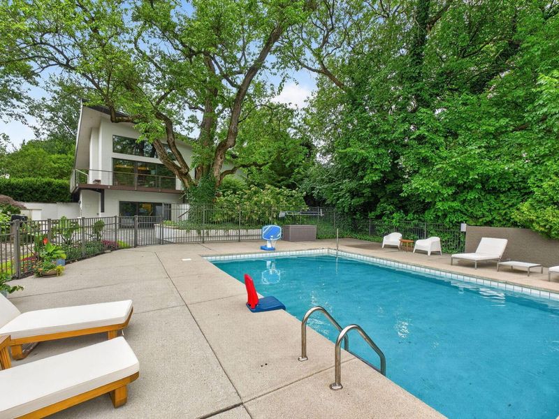 1980 Hillside Drive , Columbus, OH 43221 Photo 116