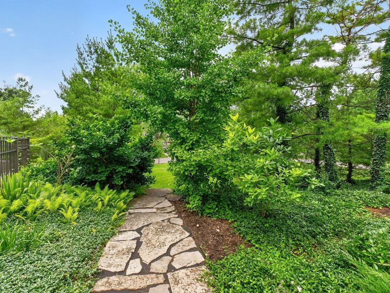 1980 Hillside Drive , Columbus, OH 43221 Photo 125