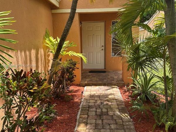 4025 Pine Ridge Ln , Weston, FL 33331