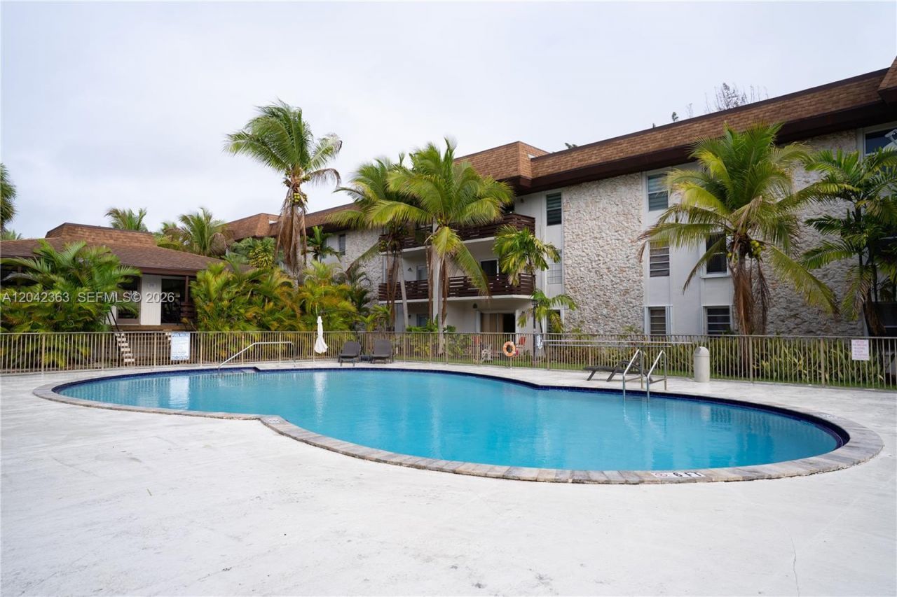 7483 SW 82nd St , Unit A308, Miami, FL 33143 Photo