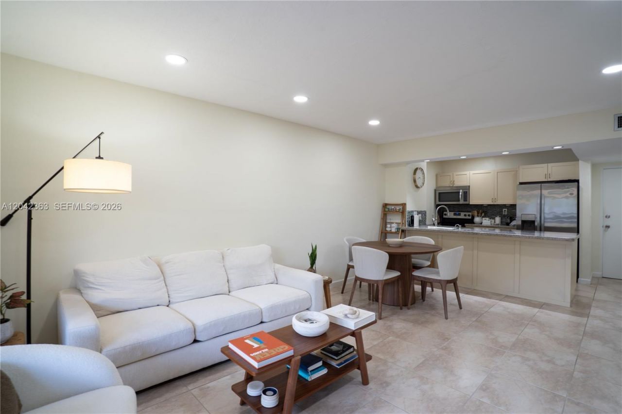 7483 SW 82nd St , Unit A308, Miami, FL 33143 Photo