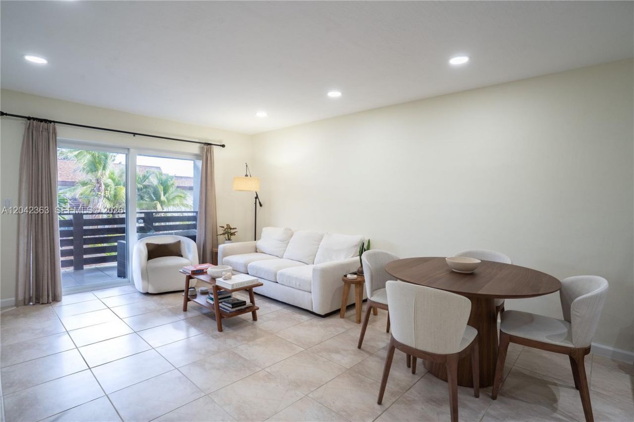 7483 SW 82nd St , Unit A308, Miami, FL 33143 Photo