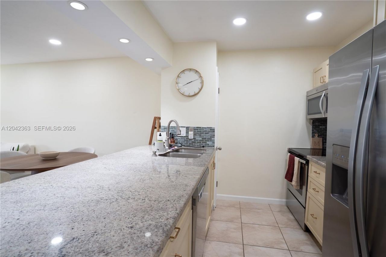 7483 SW 82nd St , Unit A308, Miami, FL 33143 Photo