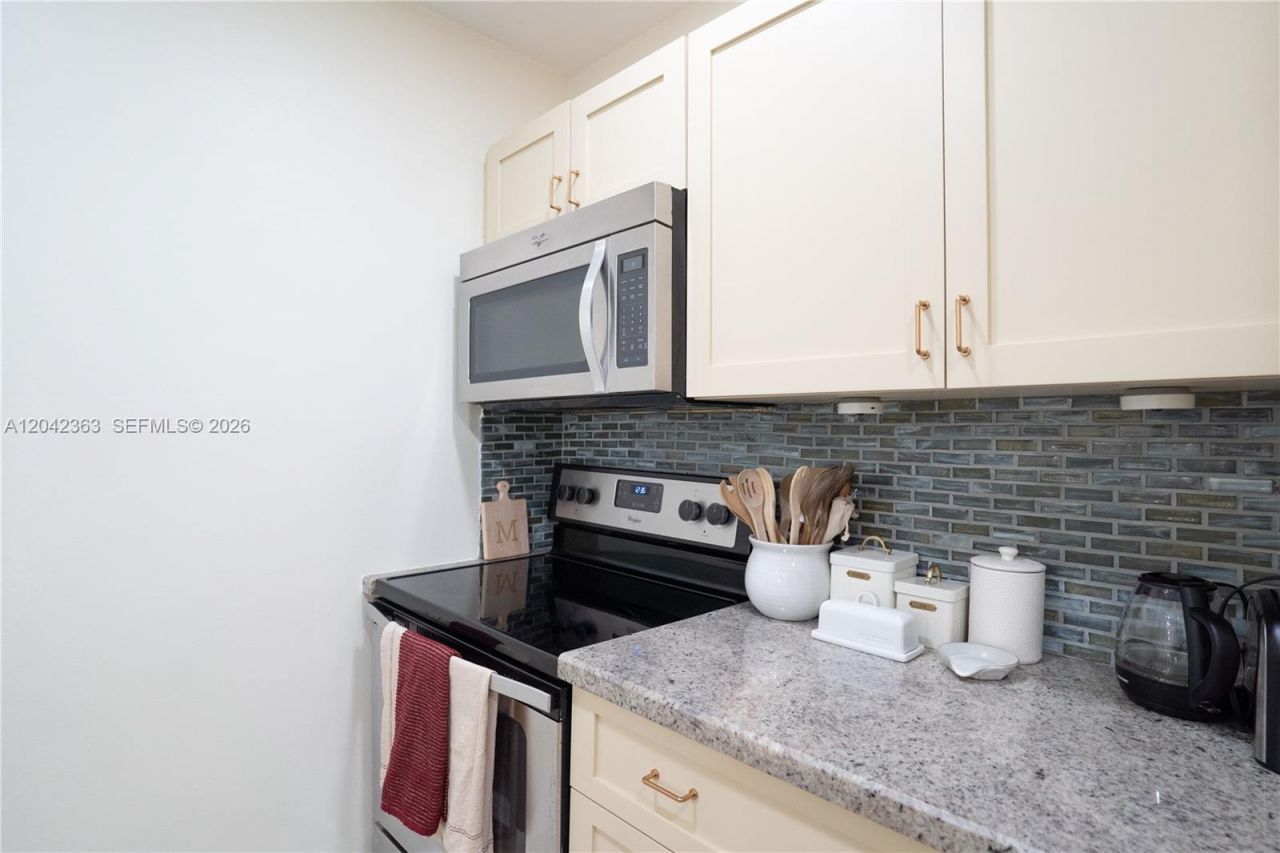 7483 SW 82nd St , Unit A308, Miami, FL 33143 Photo