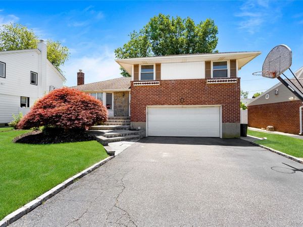 33 Birchwood Park Drive , Syosset, NY 11791