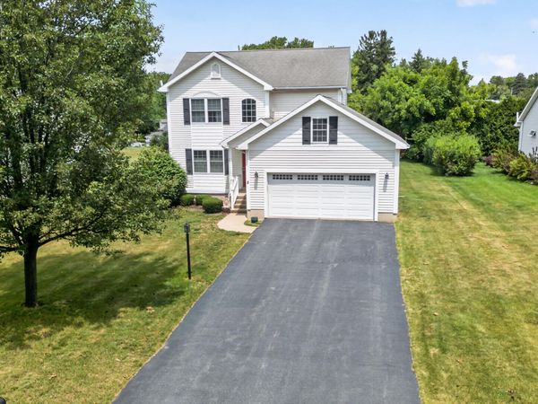 5 Carriage Way, Waterford, NY 12188