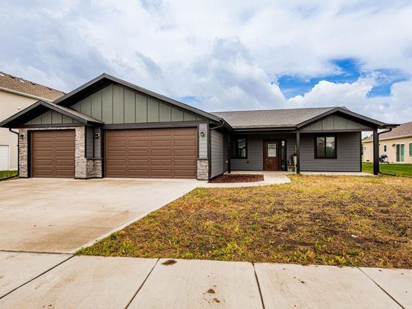 4712 Hampton Loop S, Moorhead, MN 56560