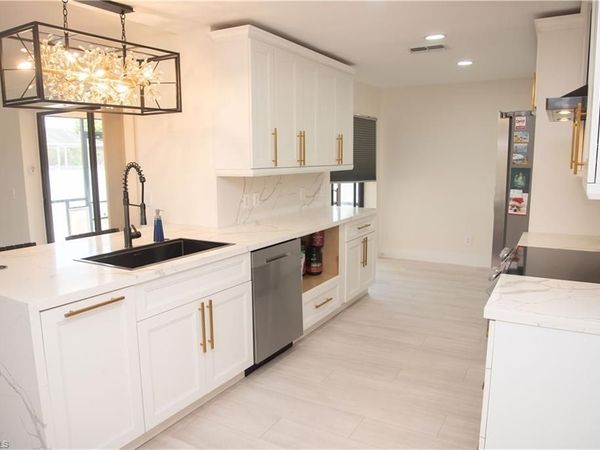 2804 SW 2nd TER, CAPE CORAL, FL 33991