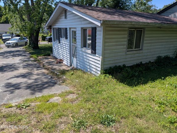 1918 Sandusky Rd, Knoxville, TN 37912