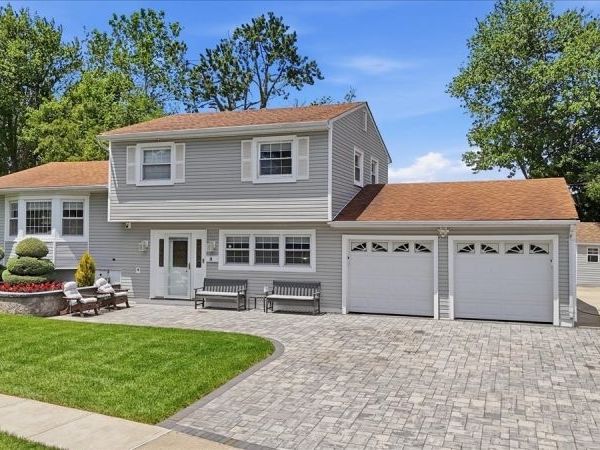 18 Stern Place, Woodbridge, NJ 08863