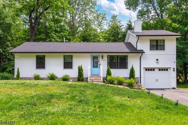 950 E Walnut Dr, Stillwater, NJ 07860 Main Photo