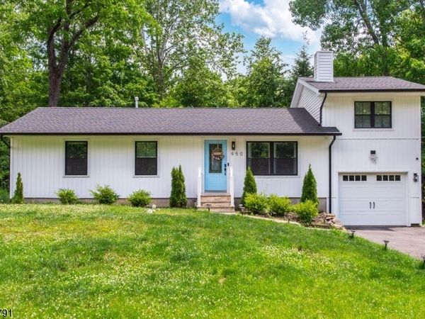 950 E Walnut Dr, Stillwater, NJ 07860