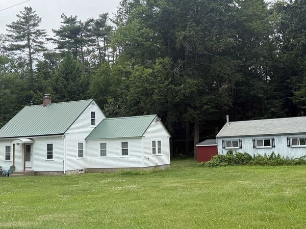 27 Ainsworth Road, Claremont, NH 03743