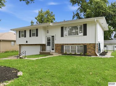 5329 S 105th Street, Omaha, NE 68127