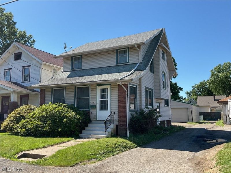 2704 8th Street NW, Canton, OH 44708 Photo 2