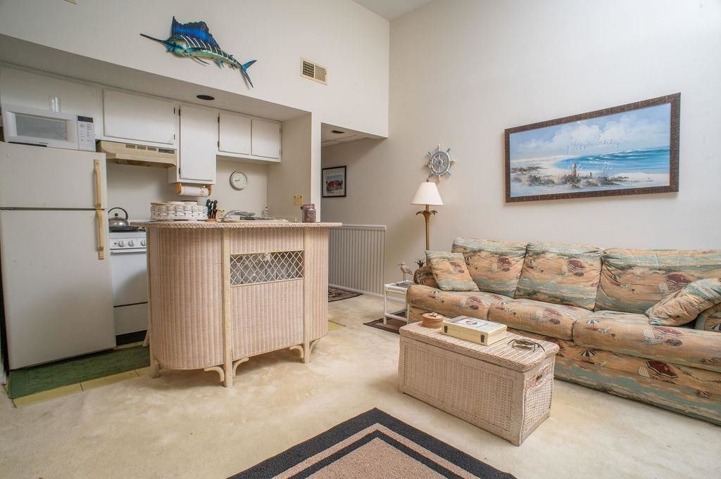1025 Plantation Dr. Photo 10