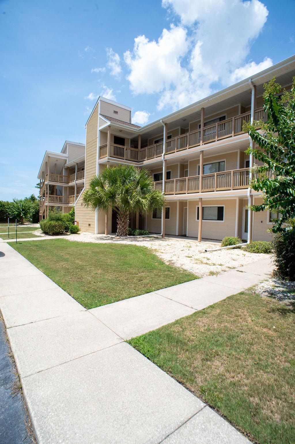 1025 Plantation Dr. Photo 2