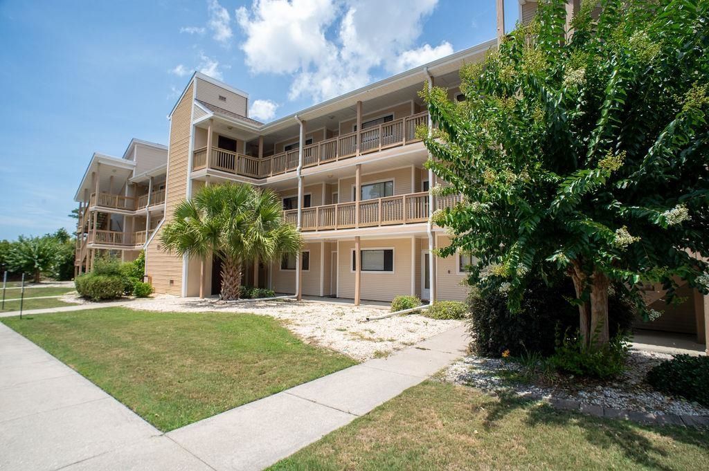 1025 Plantation Dr. Photo 3