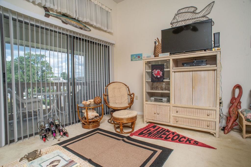1025 Plantation Dr. Photo 6