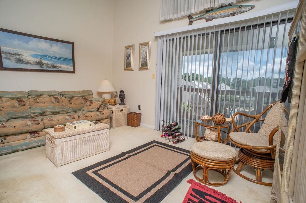 1025 Plantation Dr. Photo 8