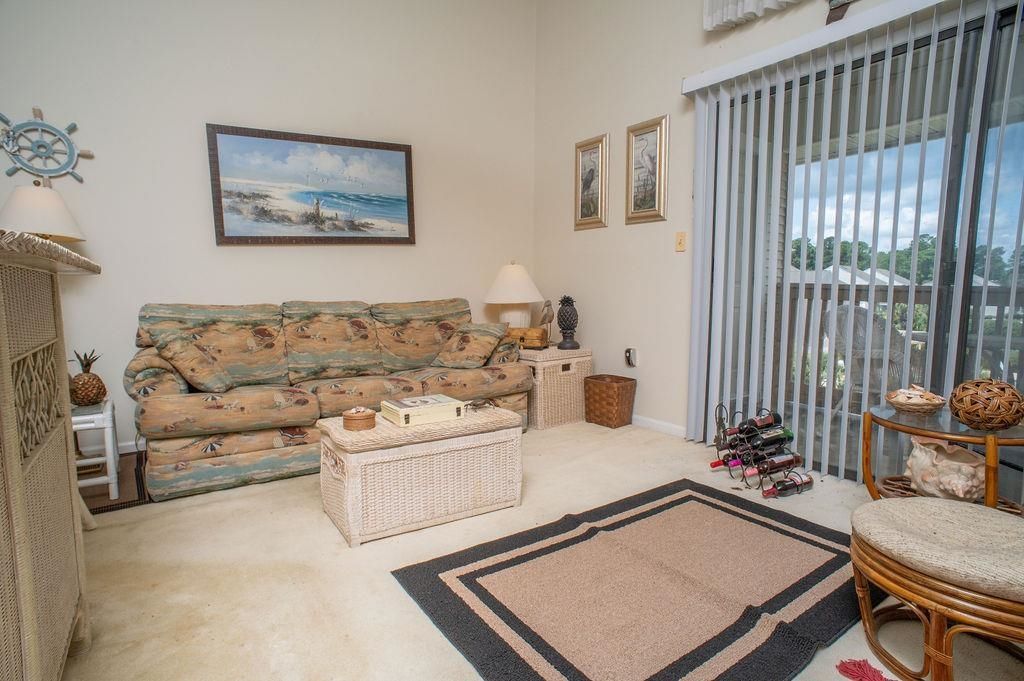 1025 Plantation Dr. Photo 9