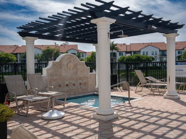 809 Villa Circle, Boynton Beach, FL 33435