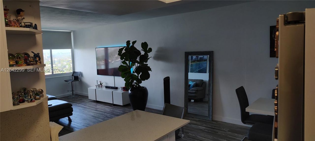 7441 Wayne Ave , Unit 15i, Miami Beach, FL 33141 Photo