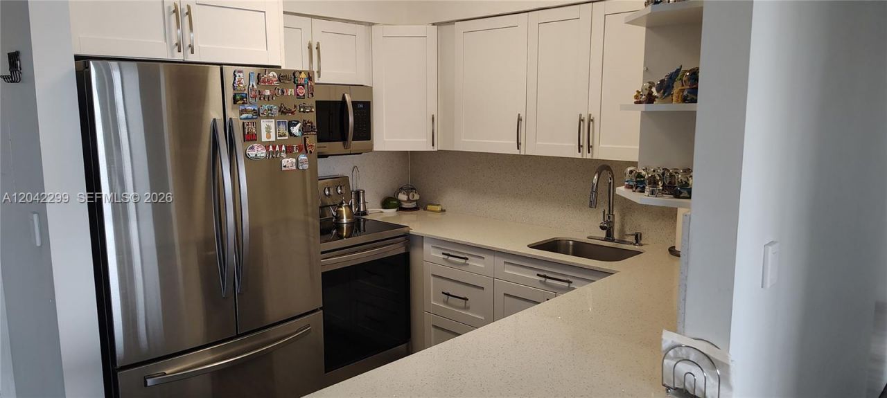7441 Wayne Ave , Unit 15i, Miami Beach, FL 33141 Photo