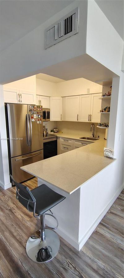 7441 Wayne Ave , Unit 15i, Miami Beach, FL 33141 Photo