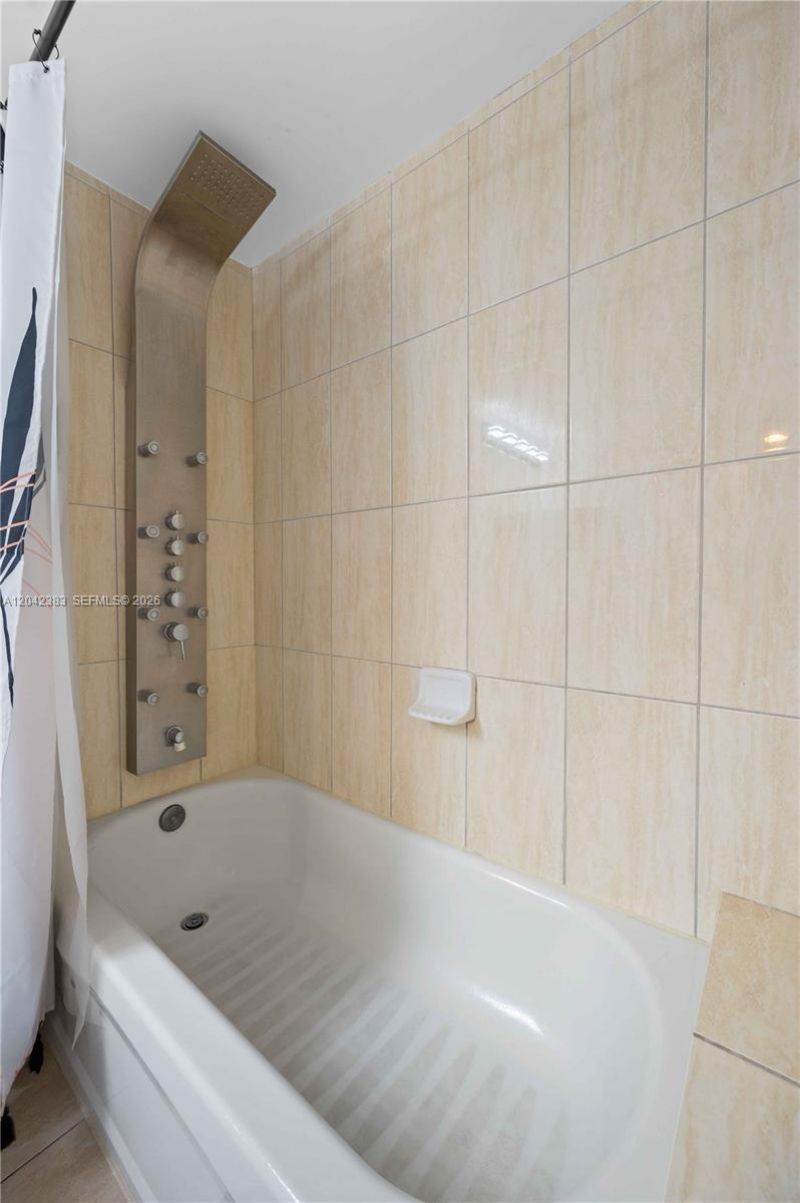1750 N Bayshore Dr, Unit 5212, Miami, FL 33132 Photo