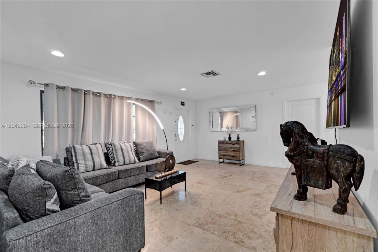 3338 Taft St , Hollywood, FL 33021 Photo