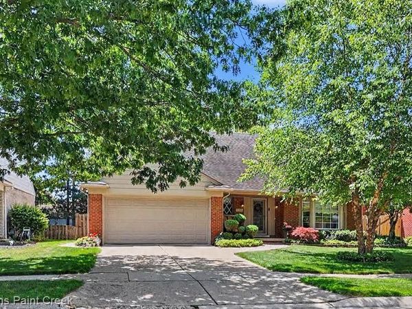 1437 Blairmoor Court, Grosse Pointe Woods, MI 48236
