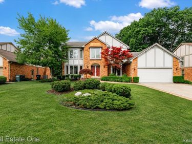3393 Charlwood Drive, Rochester Hills, MI 48306