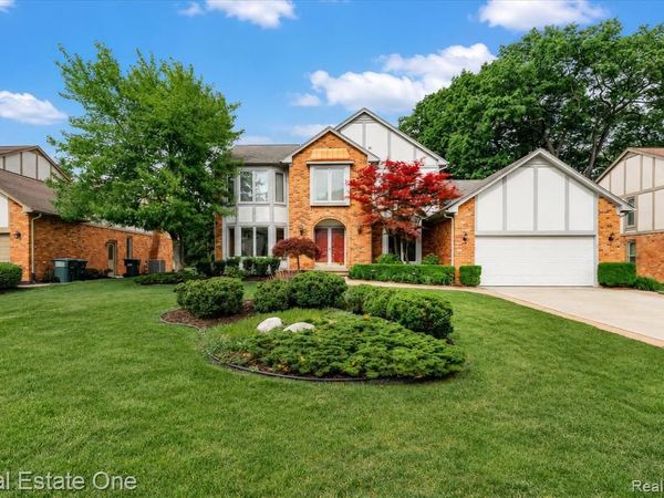 3393 Charlwood Drive, Rochester Hills, MI 48306