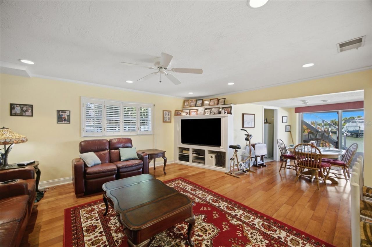 4912 58th Avenue S, Saint Petersburg, FL 33715 Photo