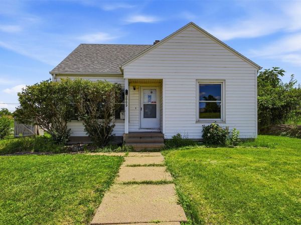 2009 3rd St SW, Cedar Rapids, IA 52404