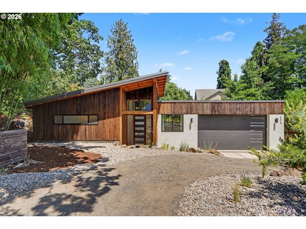 200 WELCH ST, Silverton, OR 97381