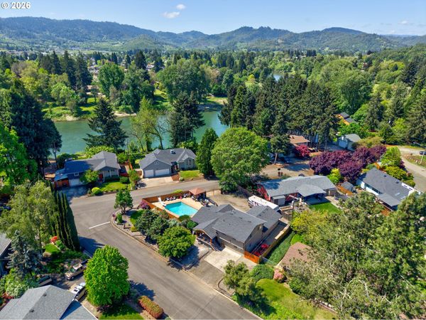 1308 NW GARDEN ST, Roseburg, OR 97471