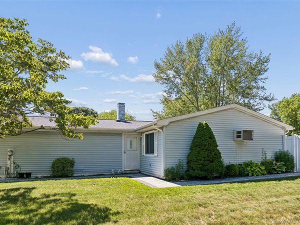 77 Masonic Avenue , Holtsville, NY 11742