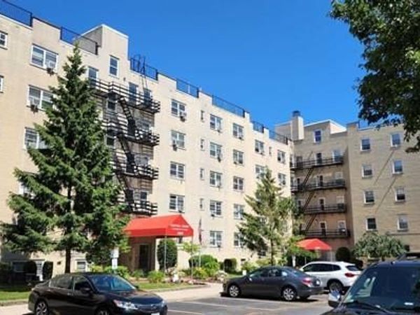 2215 N Central Road 2E, FORT LEE, NJ 07024
