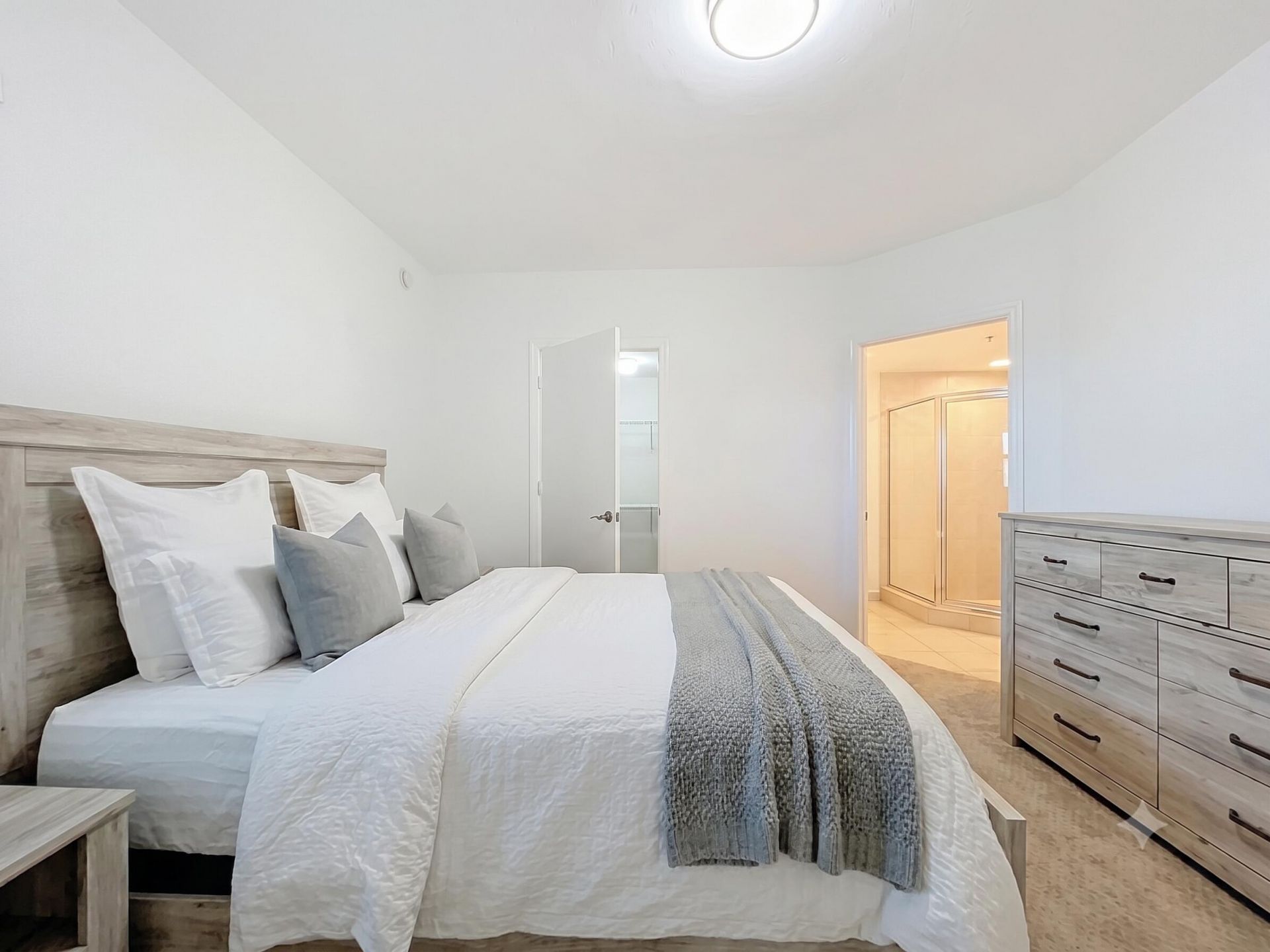 14951 Royal Oaks Lane, Unit 505, North Miami, FL 33181 Photo