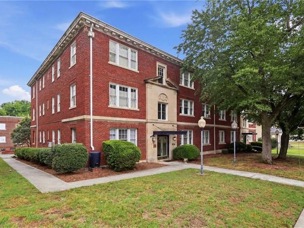 906 W Market Street, Unit B1, Greensboro, NC 27401