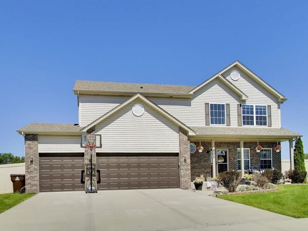 502 Fighting Irish Circle, Manteno, IL 60950