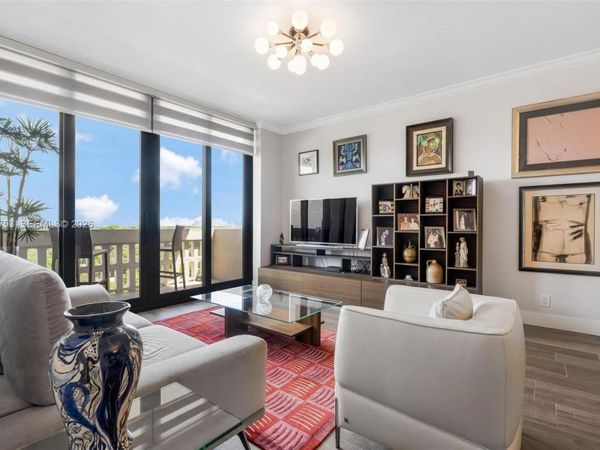 90 Edgewater Dr , Unit PH03, Coral Gables, FL 33133