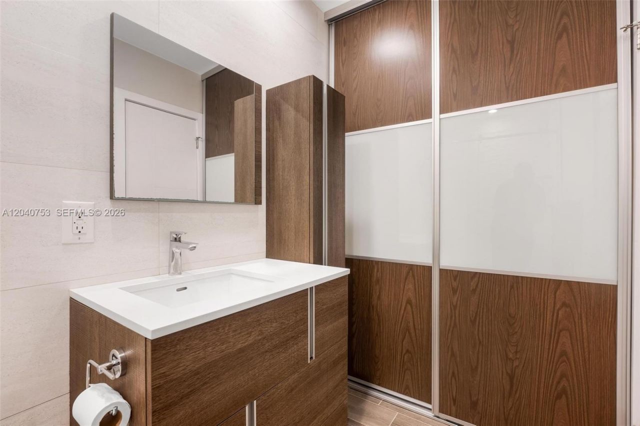 90 Edgewater Dr , Unit PH03, Coral Gables, FL 33133 Photo