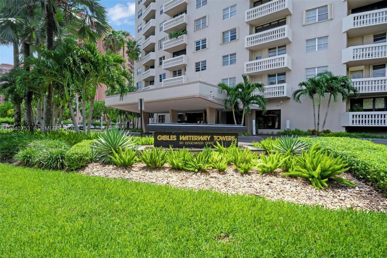 90 Edgewater Dr , Unit PH03, Coral Gables, FL 33133 Photo