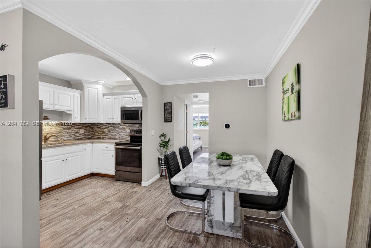 111 Shore Ct , Unit 205, North Palm Beach, FL 33408 Photo