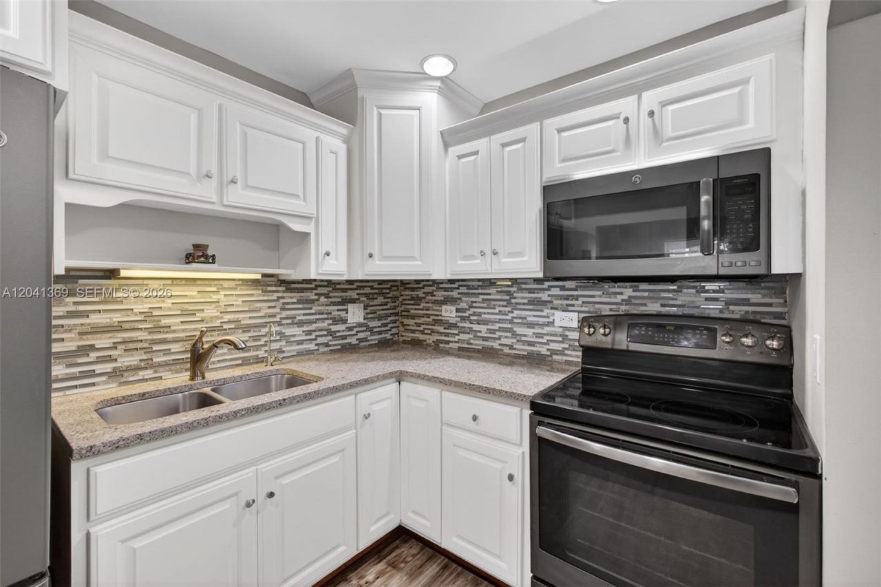 111 Shore Ct , Unit 205, North Palm Beach, FL 33408 Photo