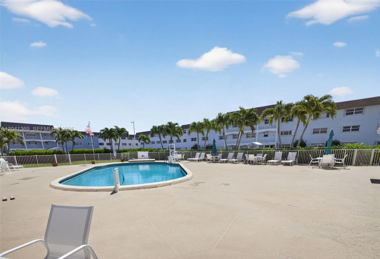 111 Shore Ct , Unit 205, North Palm Beach, FL 33408 Photo