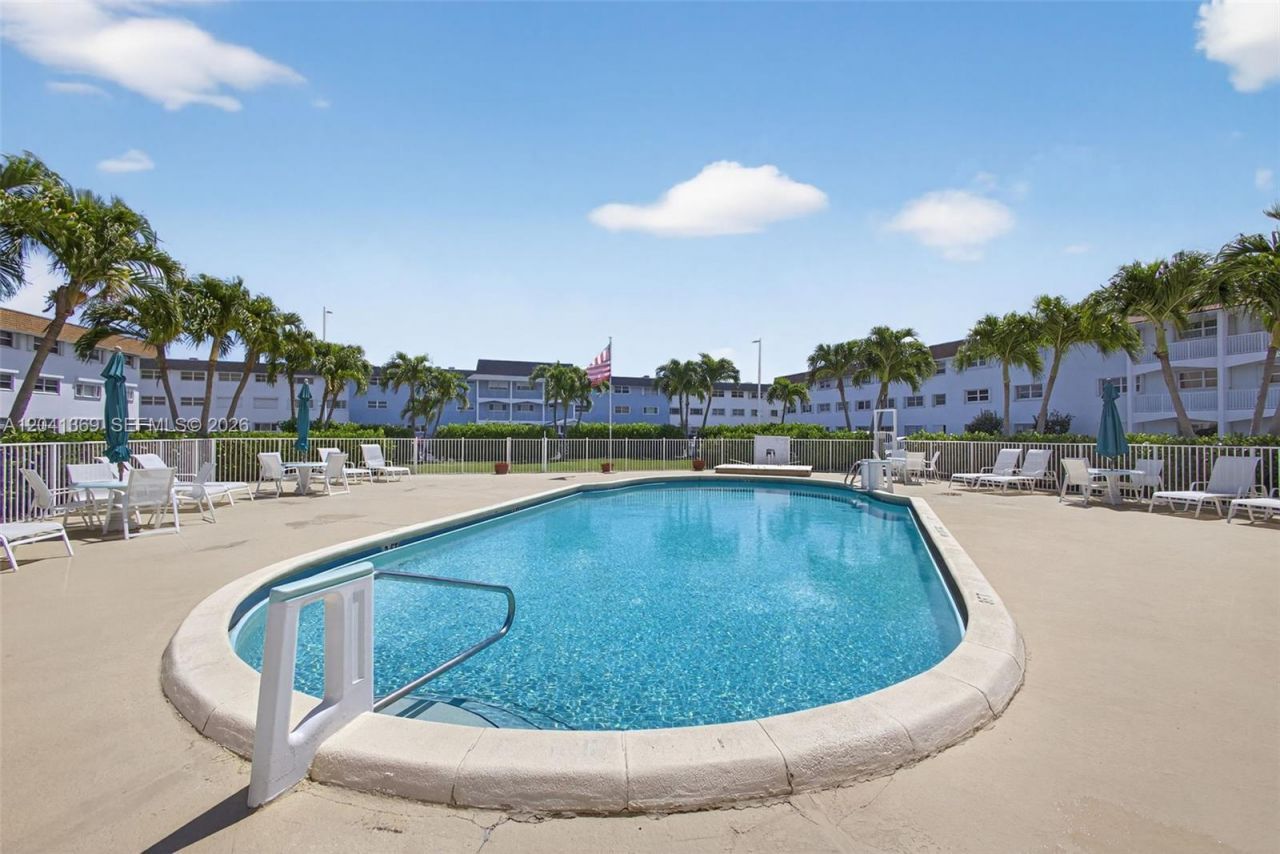 111 Shore Ct , Unit 205, North Palm Beach, FL 33408 Photo